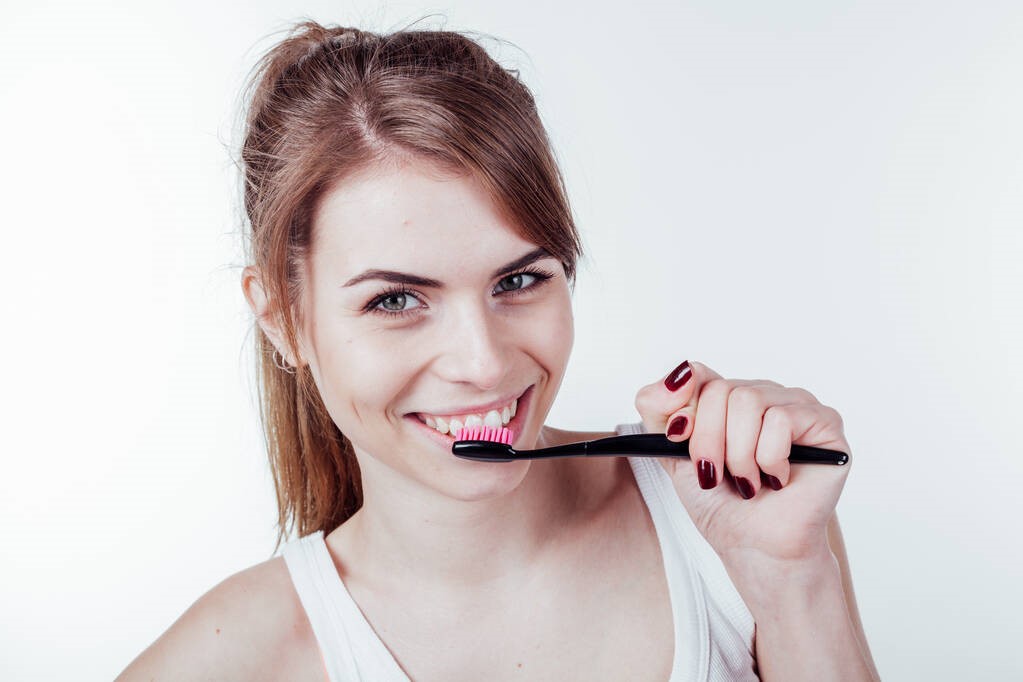 WhiterTeethNow.com: Illuminating Your Smile – Nurturing Dental Passion